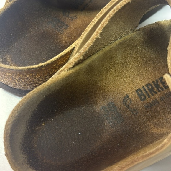 Used Birkenstock flip flop Beige Sandals with Gold Buckle women’s size 38 - Picture 4 of 6